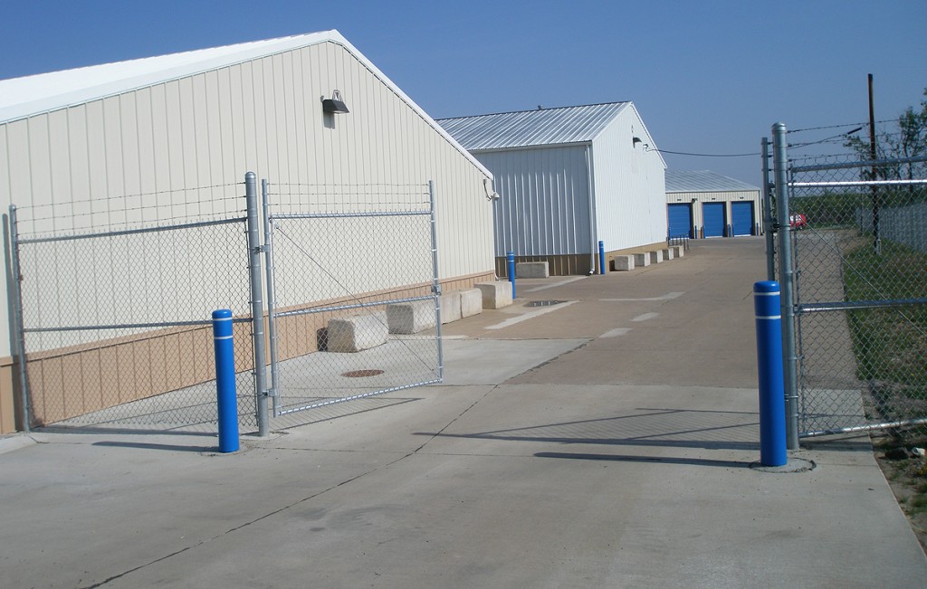 Multiple storage building to fit your self and mini storage needs in Davenport, Iowa.