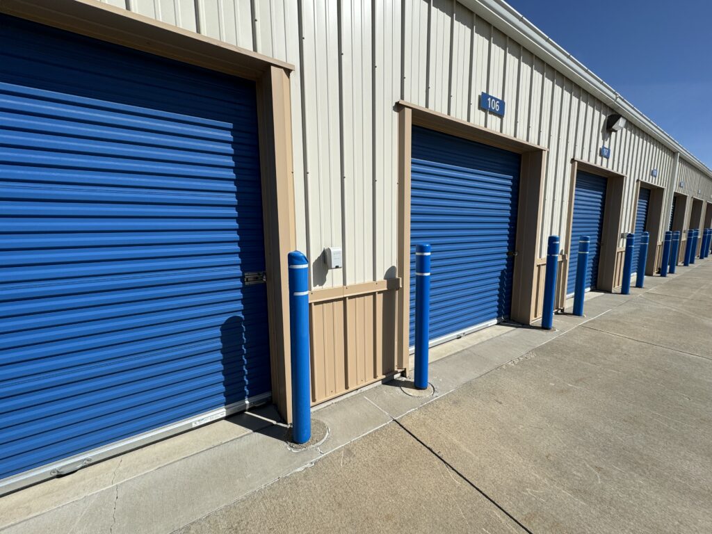 12′ x 27′ Large Garage Storage Units at Quad Cities Self-Storage in Davenport, Iowa.