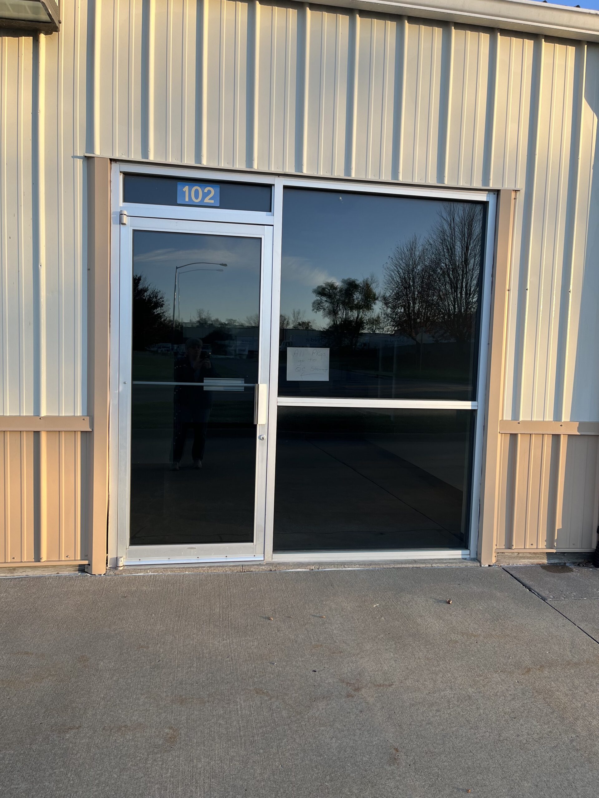 Davenport Iowa Retail Space For Rent. View of the front